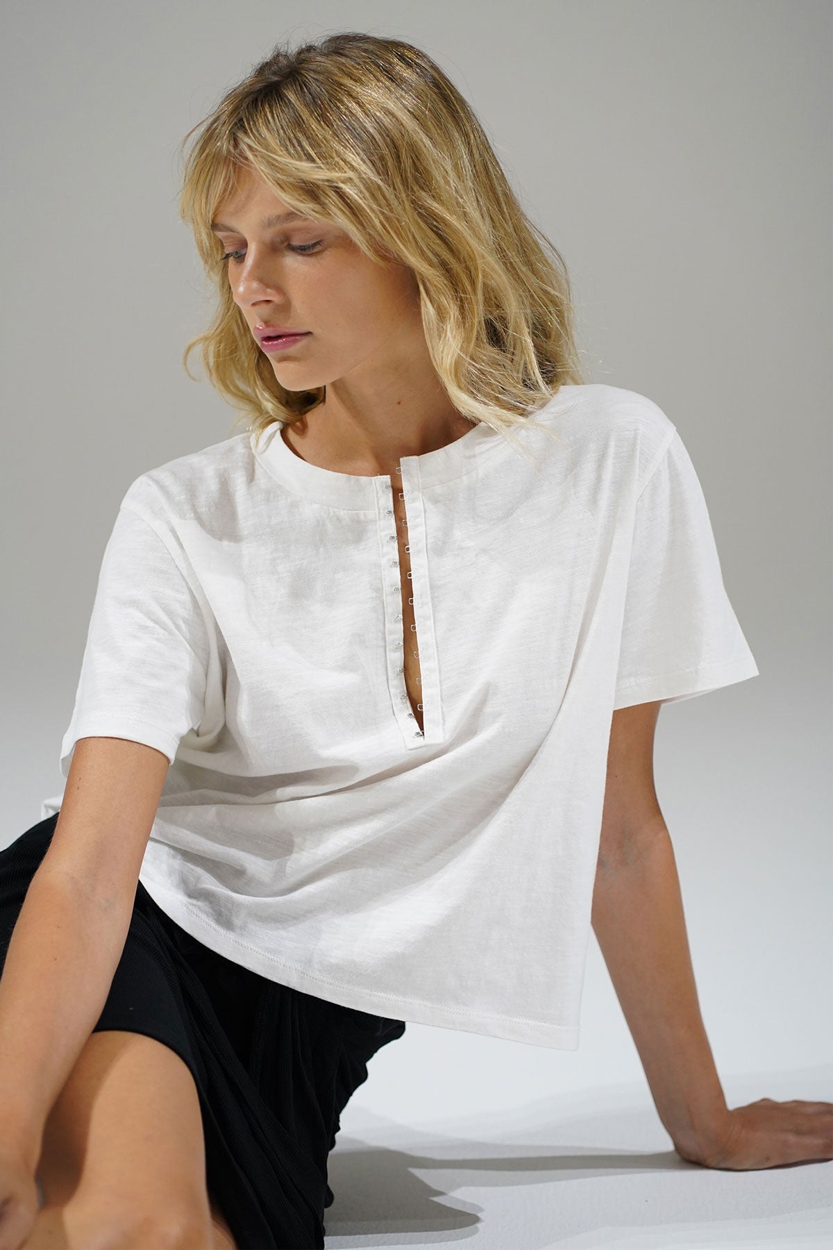 LNA Hook And Eye Tee in White – LNA Clothing