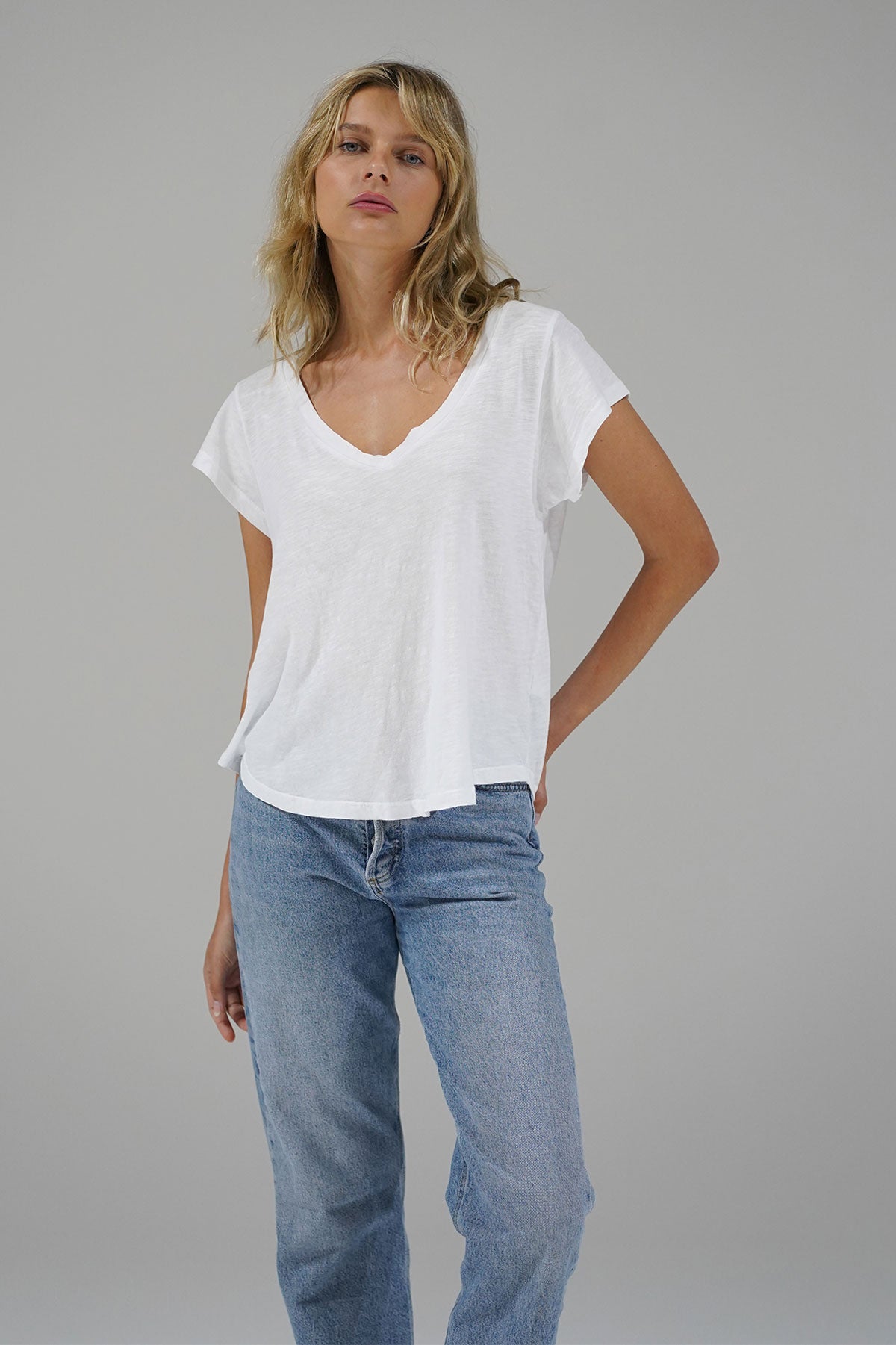 LNA Kaden Cotton V Neck Tee in White S White