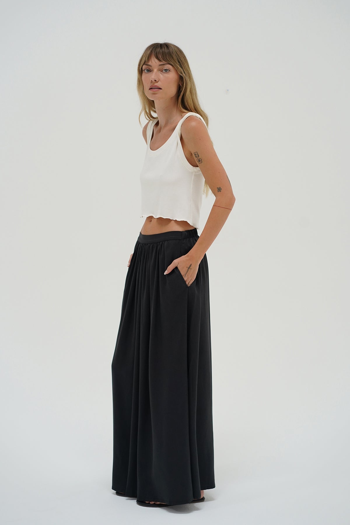 LNA Dania Maxi Skirt in pirate black 