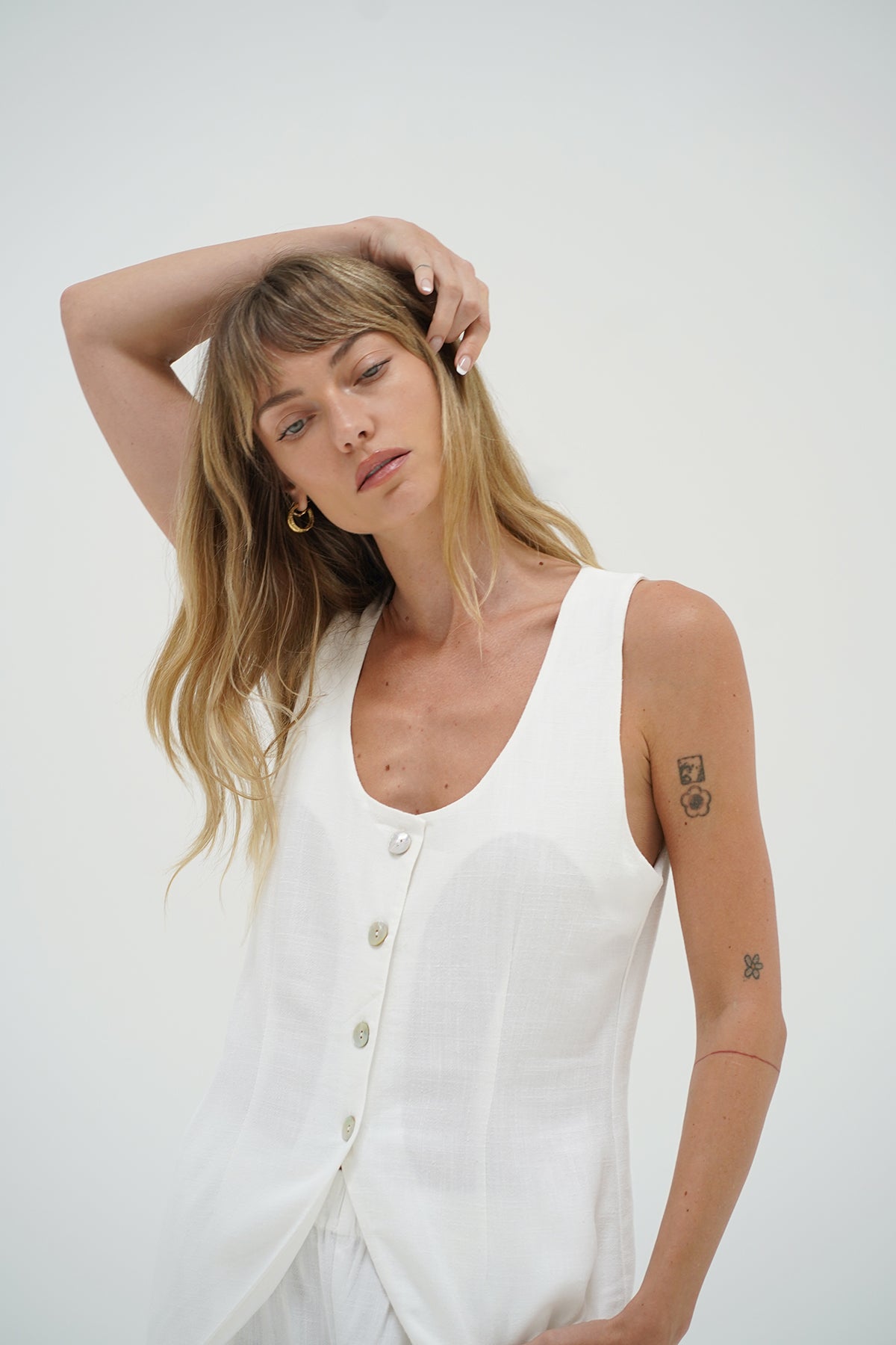 LNA Kai Long Line Linen Vest in whisper white