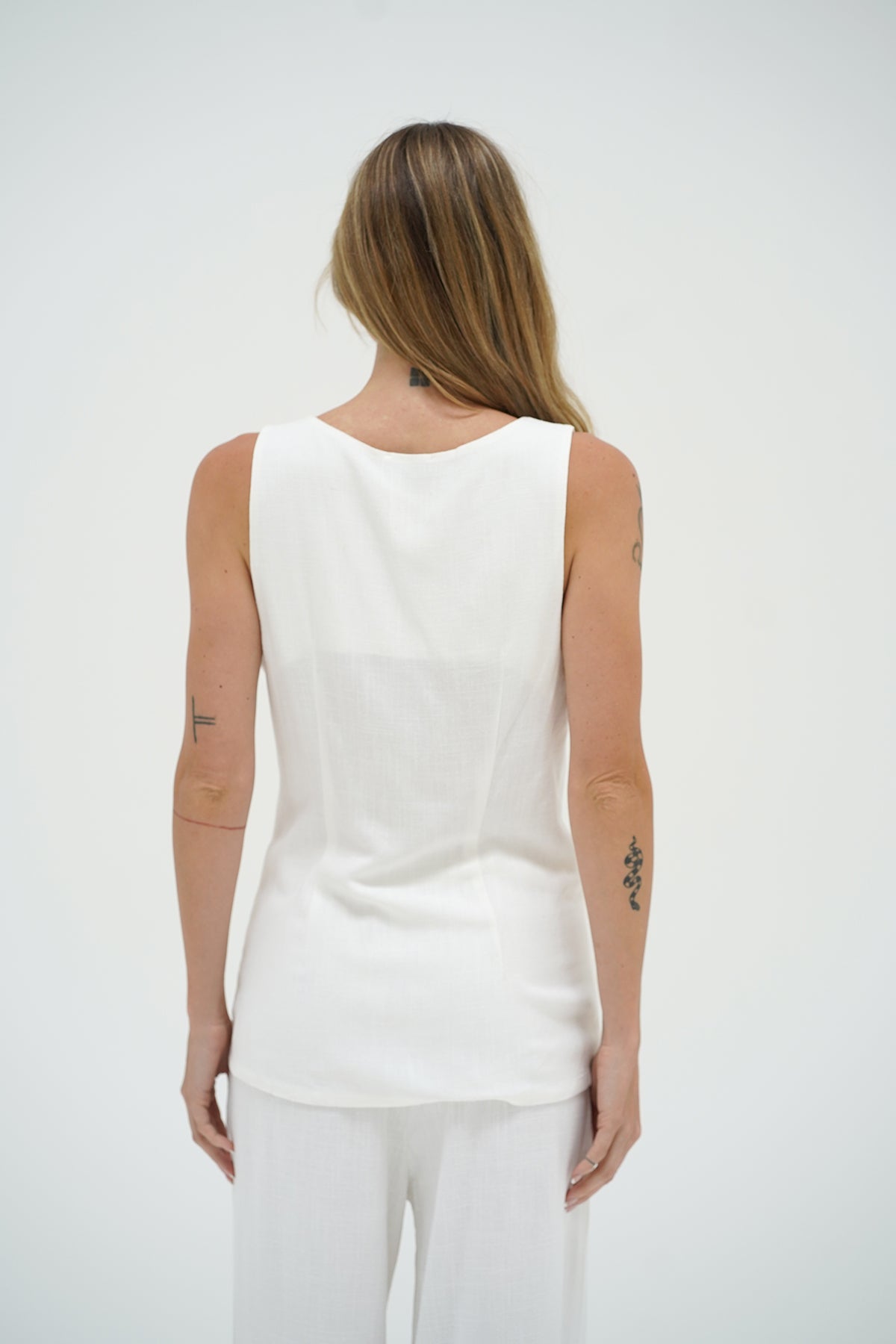 LNA Kai Long Line Linen Vest in whisper white