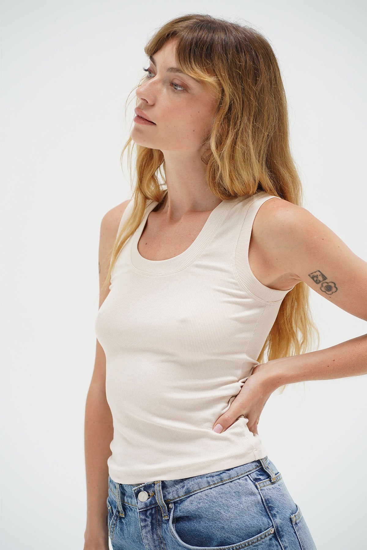 LNA Tief U-geripptes Tanktop in Knochen