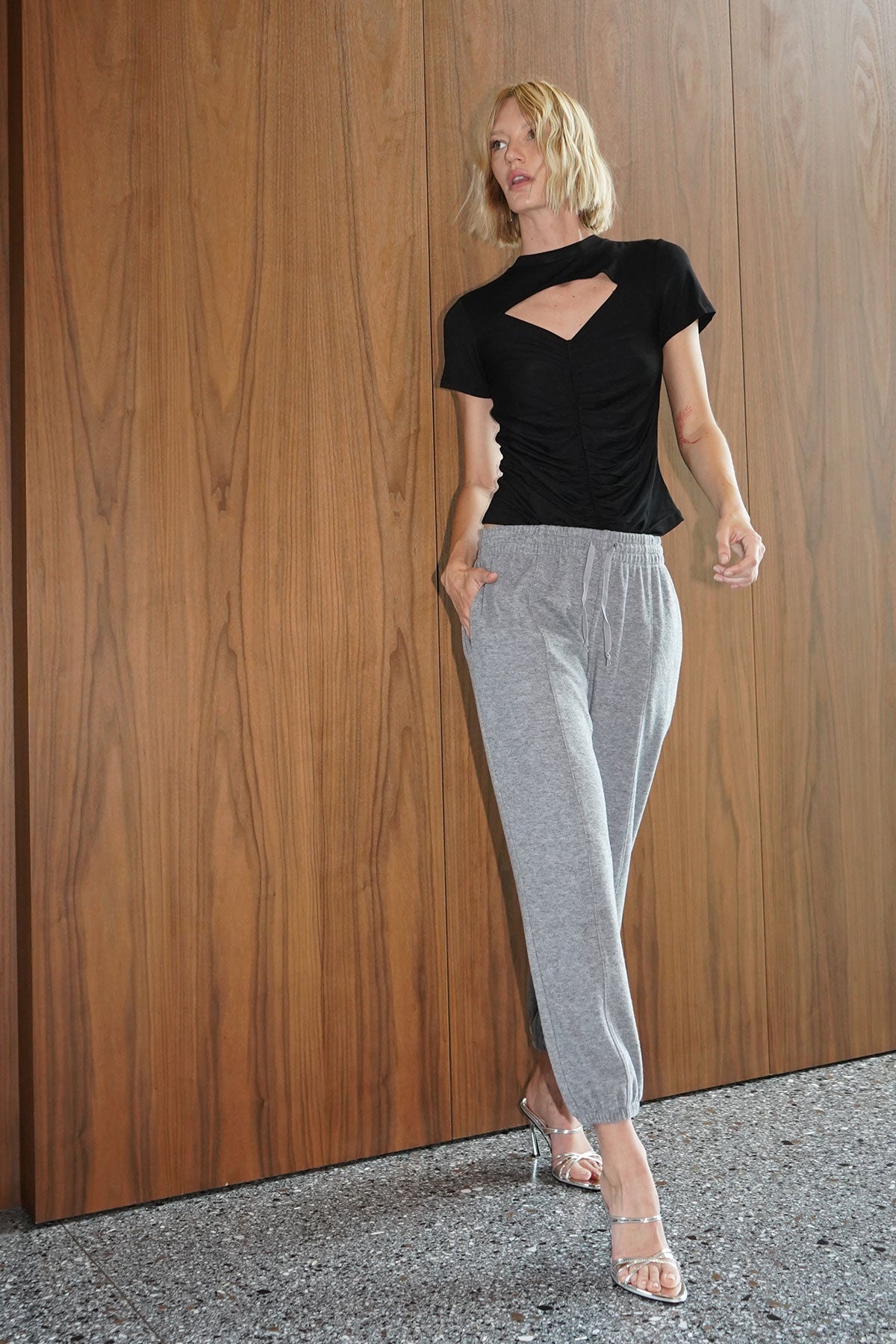 Pantalon de jogging brossé à coutures LNA Jace en gris ombre chiné
