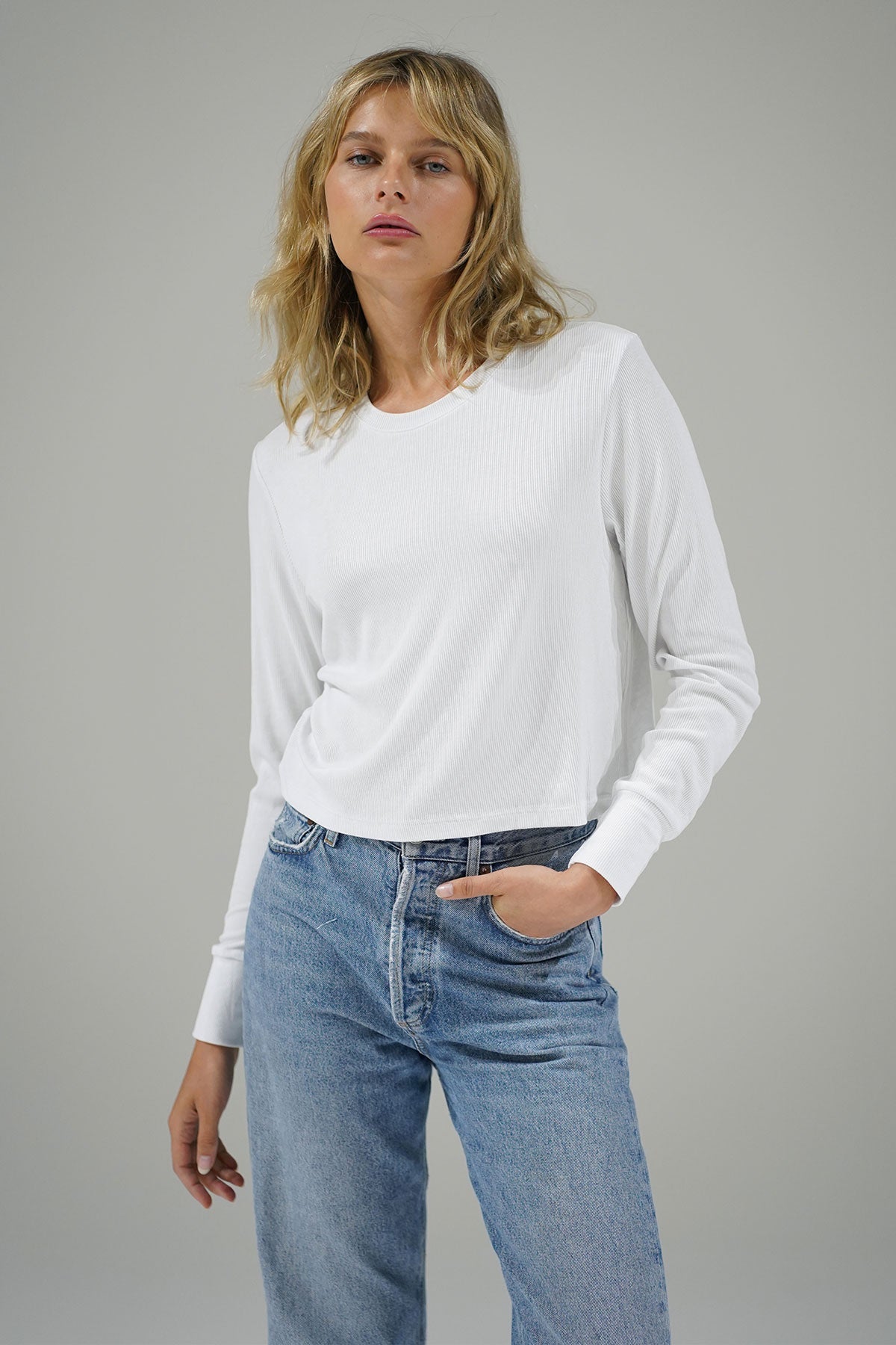 LNA Ribbed Long Sleeve Crew i Vit