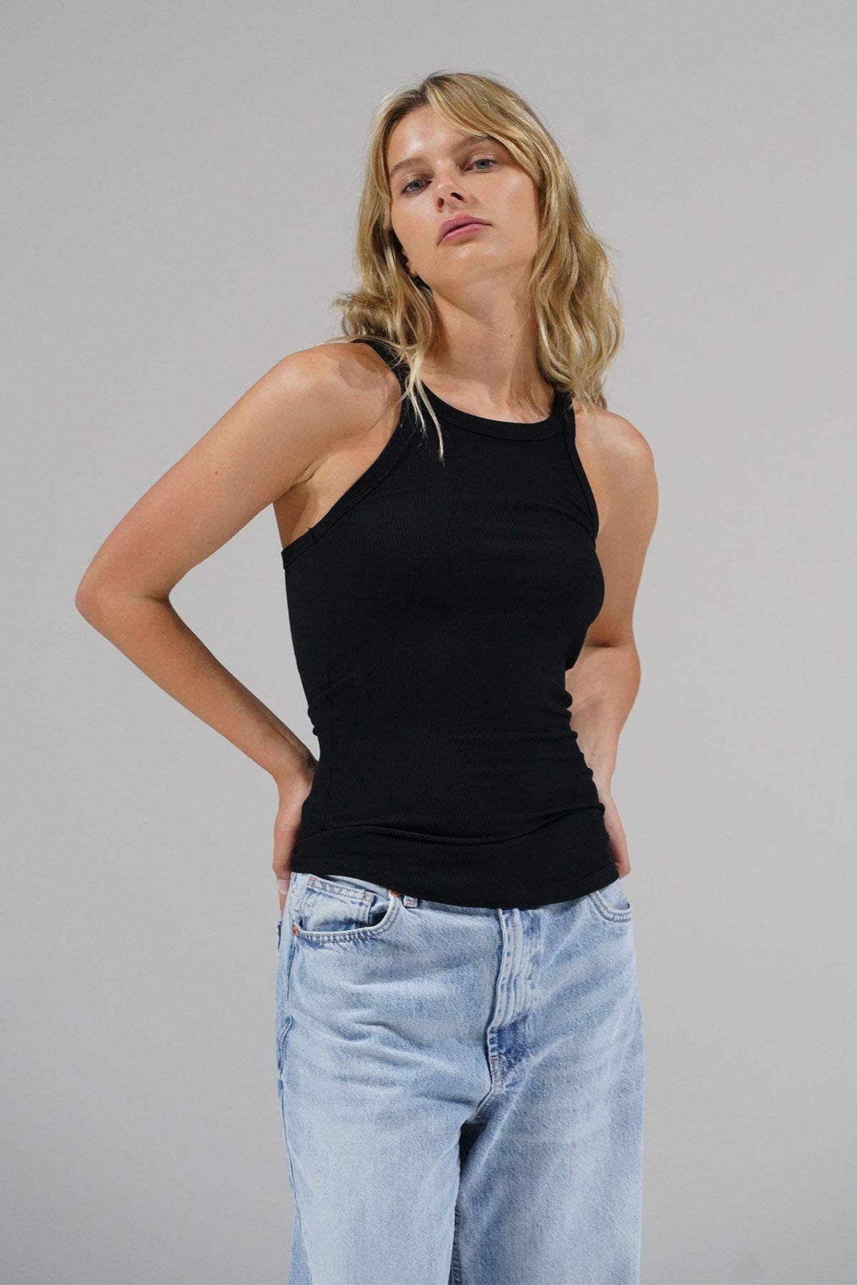 LNA Ribbed Skinny Racer Tank i sort