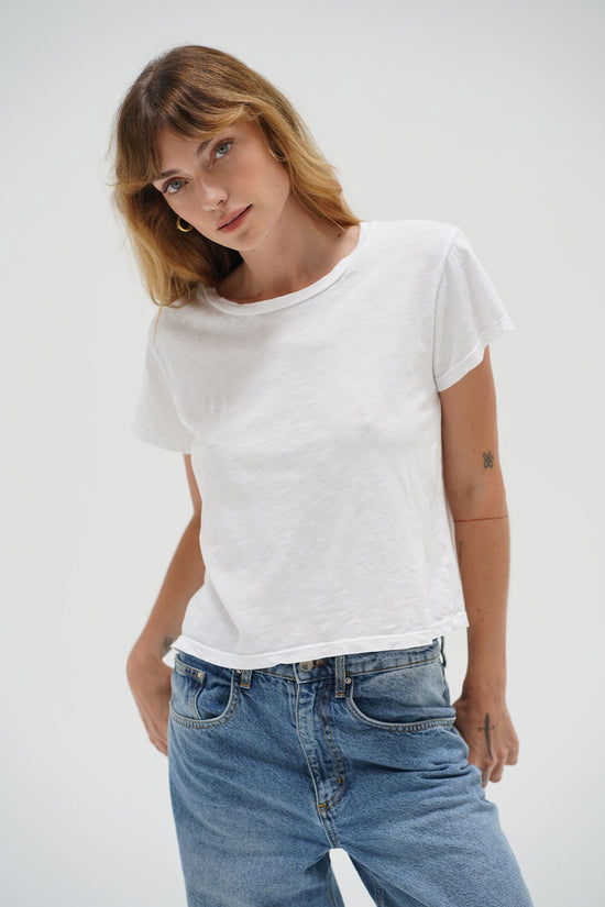 LNA Essential Shaden T-shirt med rund hals i hvid 