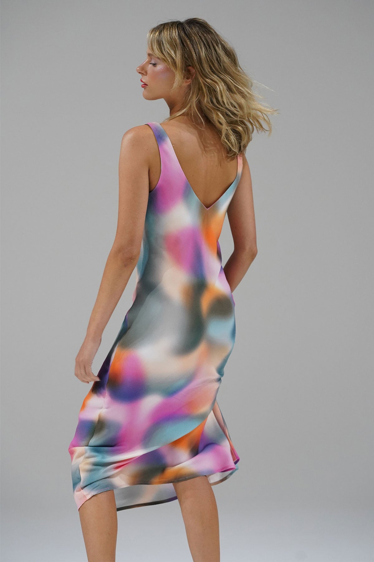 LNA V-Slip-Kleid im Kaleidoskop