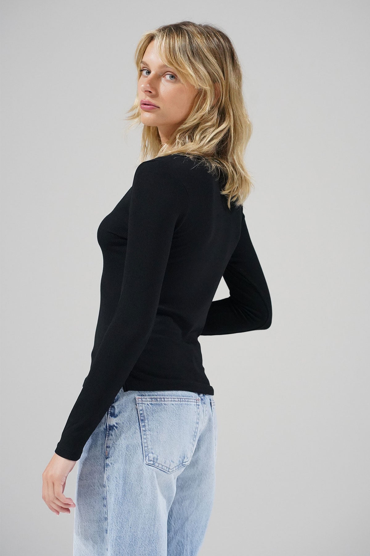 V Ribbed Long Sleeve - Black