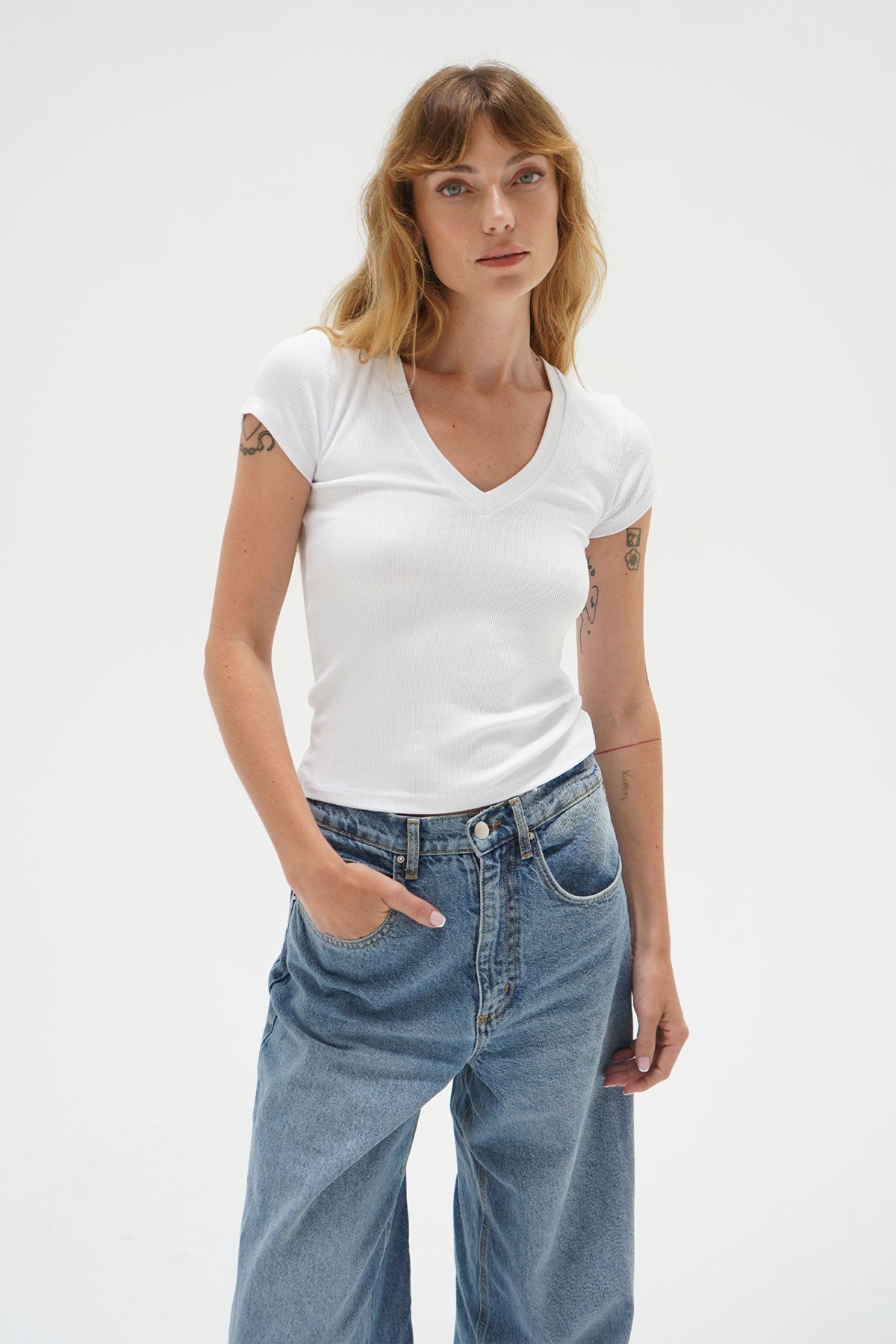 LNA Fitted Rib V Neck Tee in White