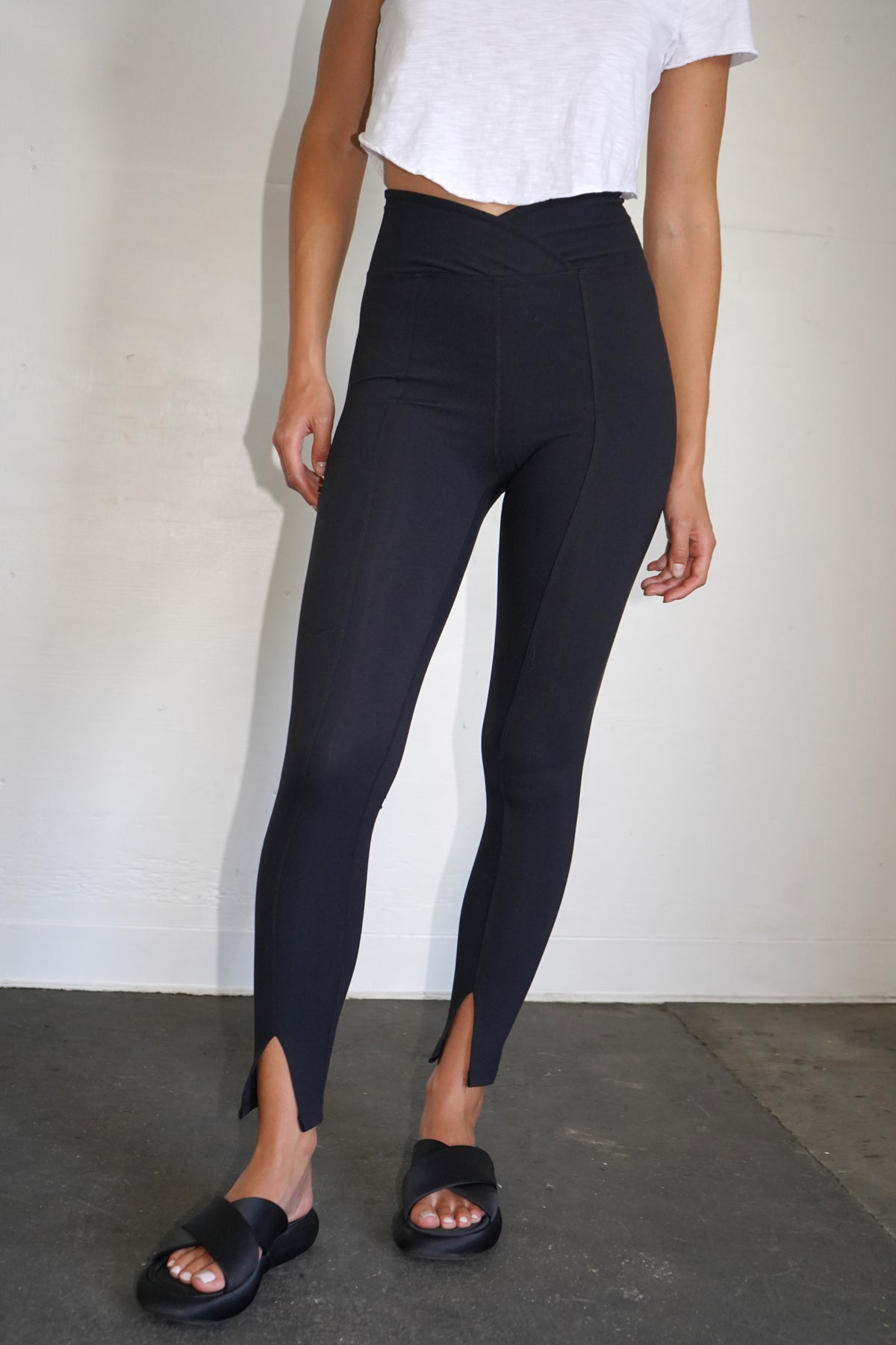 LNA Ashlyn Brushed Spandex Legging in Black – LNA Clothing