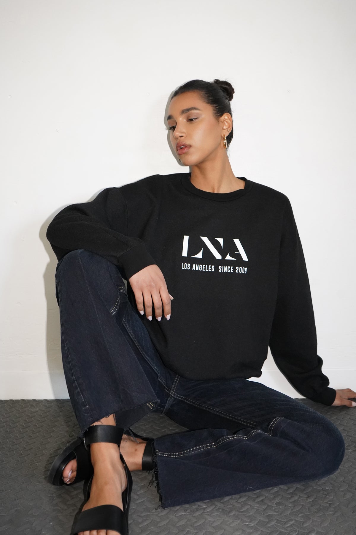 LNA Anniversary Logo Sweatshirt i svart 