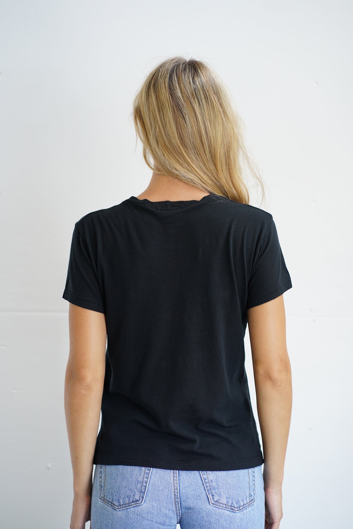 Camiseta LNA Essential Cotton Mason com gola redonda em preto