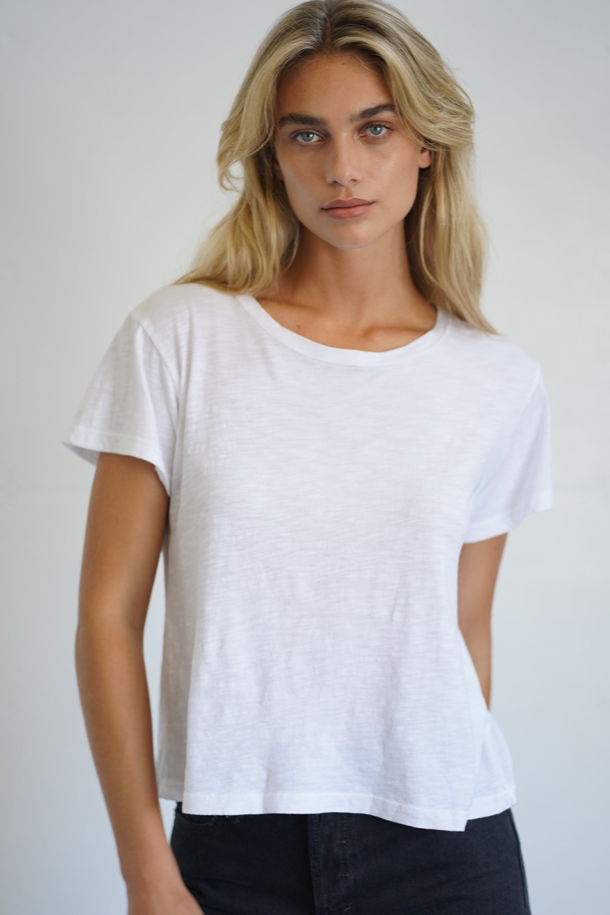 T-shirt girocollo LNA Essential Shaden in bianco 