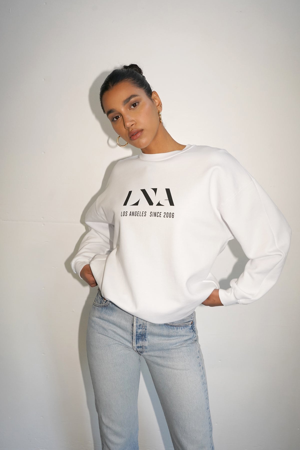 LNA Anniversary Logo Sweatshirt i vit 