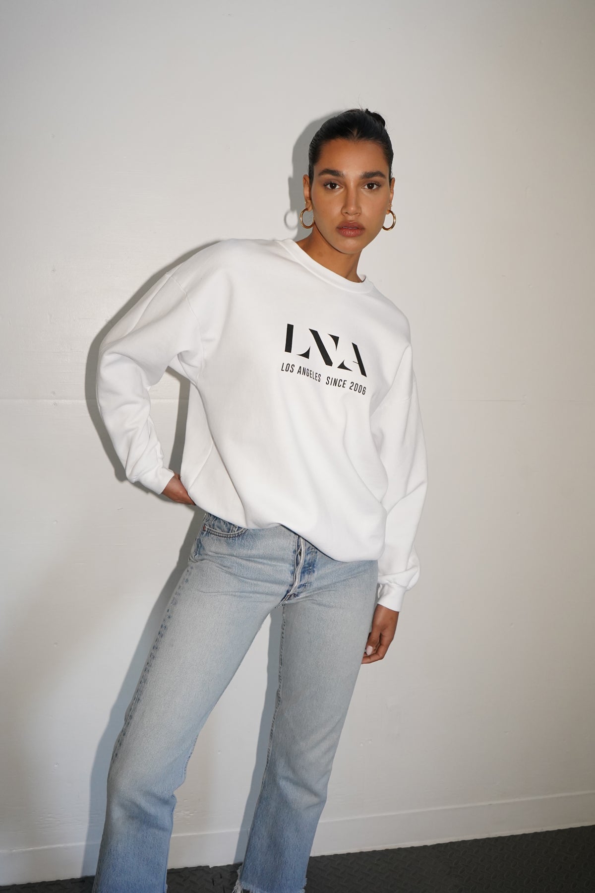 LNA Anniversary Logo Sweatshirt i vit 